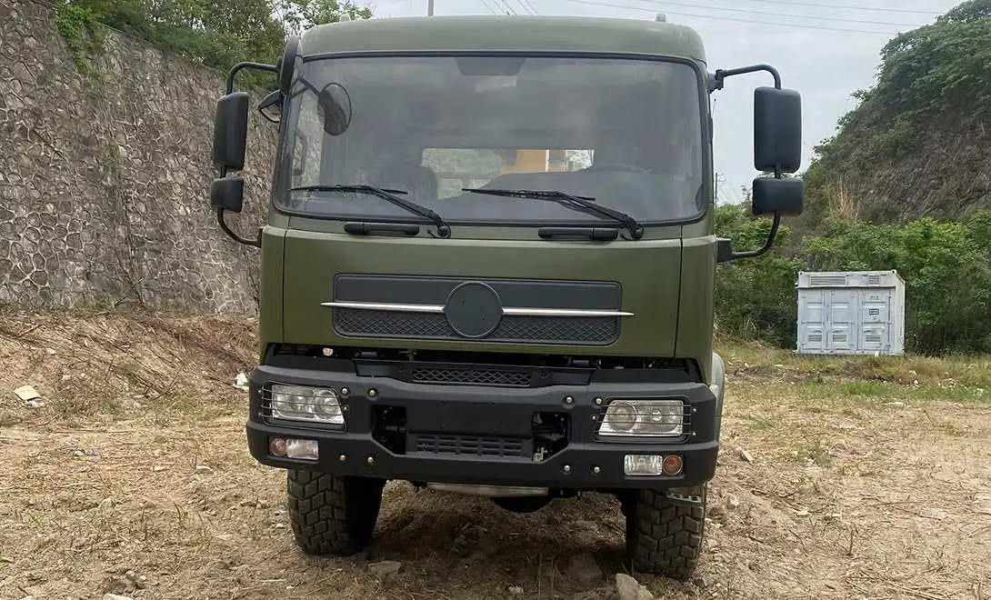 Off-road cargo crane truck Off-road cargo crane truck