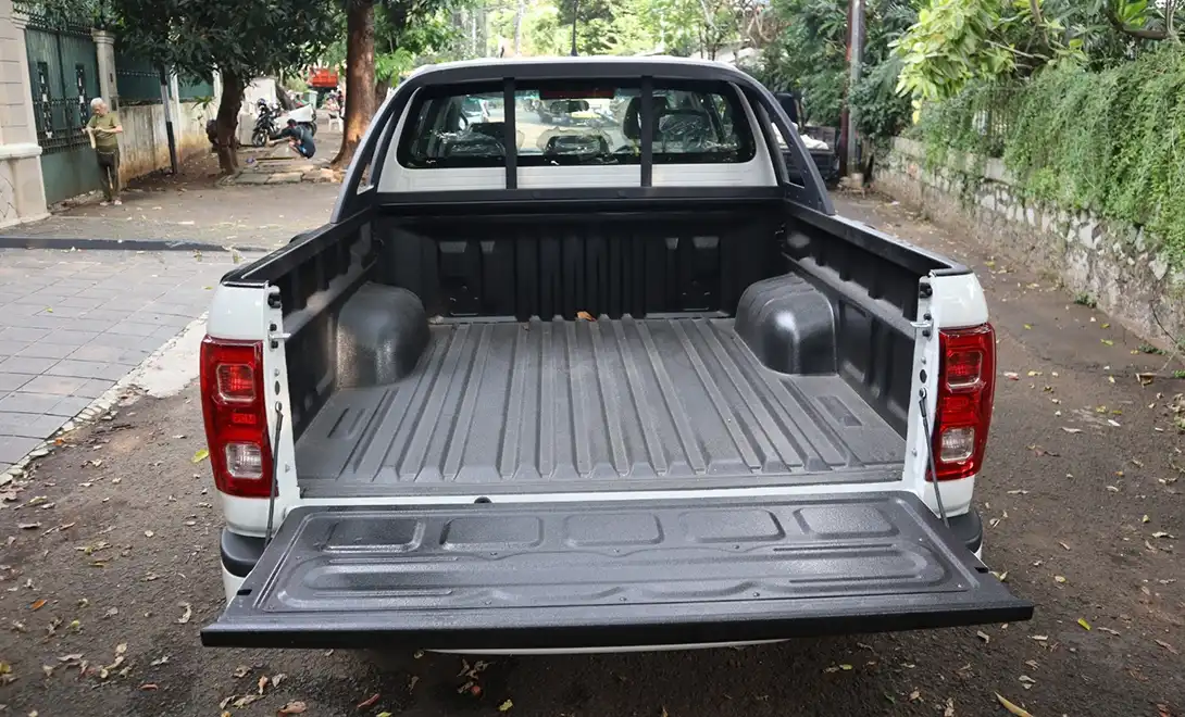 Double-cab freight electric pickup Double-cab freight electric pickup