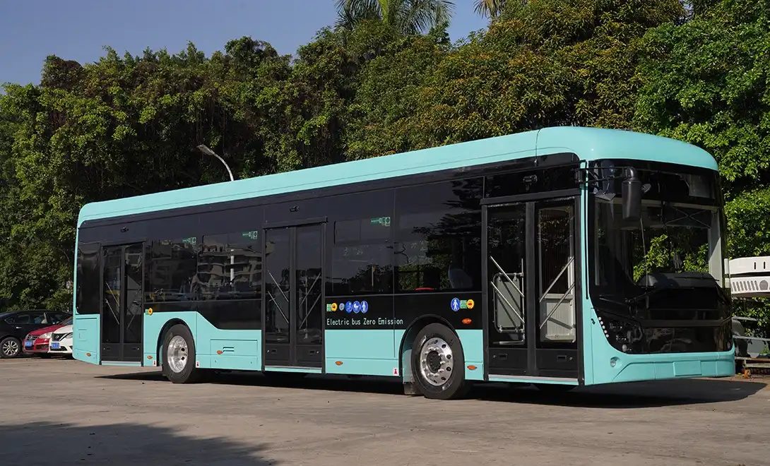 three door low floor electric city bus three door low floor electric city bus
